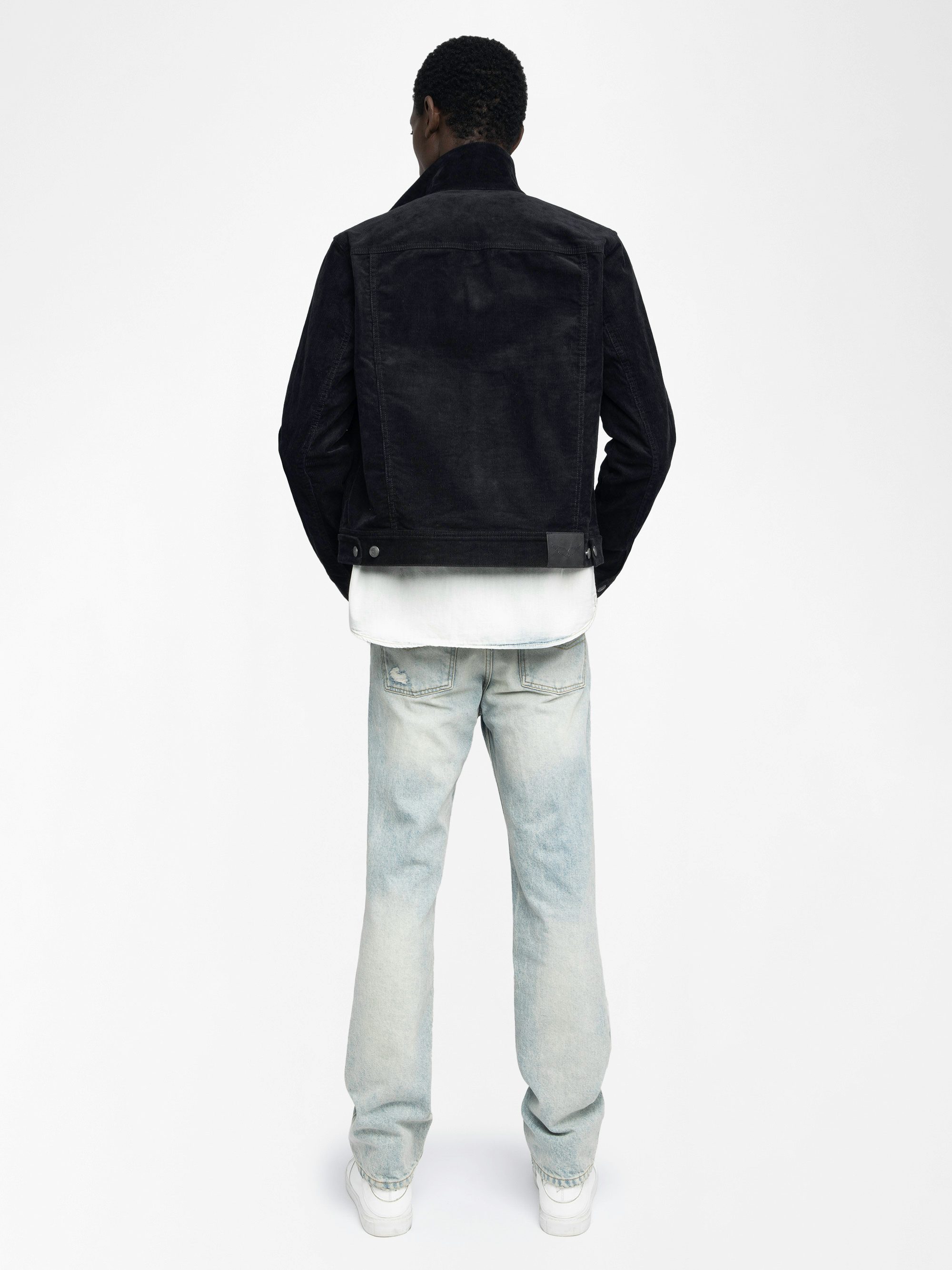 Bases Velvet Jacket - Velvet jacket, long sleeves with buttoned closure and embroidered wings on the back.